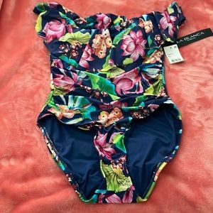 LA BLANCA WOMENS SIZE 10.